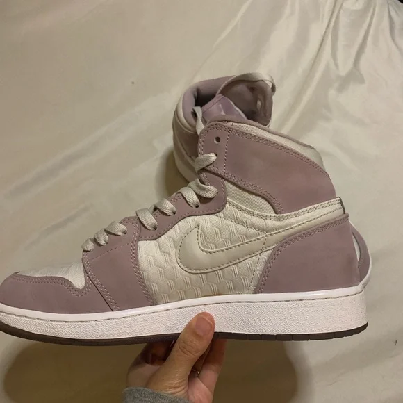 Jordan 1s Retro Heiress Plum - Picture 3 of 10